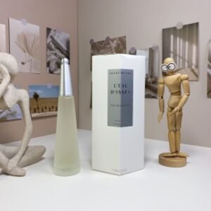 💹55✍️专柜版本
三宅一生一生之水女士持久淡香水100ml
【香 调】 清新花香调【前 调】 睡莲、玫瑰、鸢尾【中 调】 芍药、牡丹、百合、康乃馨【后 调】 水果花、月下香、木犀兰