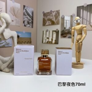💹55✍️专柜版本
库尔吉安巴黎夜色70ml
Maison Francis Kurkdjian Grand Soir, 2016
品牌：梵诗柯香
调香师：Francis Kurkdjian
属性：中性香
香调：东方调
琥珀安息香脂香草零陵香豆
劳丹脂薰衣草