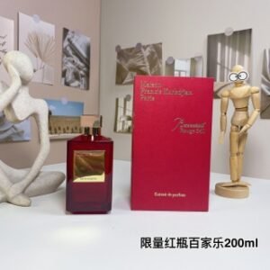 💹60✍️专柜版本
库尔吉安红色百家乐540限量版200毫升
Maison Francis Kurkdjian Baccarat Rouge 540 Extrait LimitedEdition 2021,2021

品牌：梵诗柯香
属性：中性香
前调：藏红花杏仁
中调：茉莉雪松
后调：麝香龙涎香开司米酮降龙涎香醚木质香