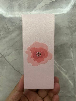 💹35✍️专柜版本,礼盒装
💹40✍️明通版本,礼盒装
阿玛尼小粉盖唇釉/礼盒装.配礼袋.新品阿玛尼2024小粉盖水唇釉裸粉系列4ml礼盒 色号:02.04.14.15.16.17色号任选搭配!