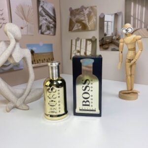 💹55✍️专柜版本
雨果波士自信淡香精限量版100ml
Hugo Boss Boss Bottled Collector Eau de Parfum, 2021
品牌：雨果波士
属性：男香
香调：辛辣木质调
前调：苹果香柠檬胡椒
中调：肉桂小豆蔻板栗
后调：香根草麝香