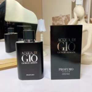 💹50✍️专柜版本
阿玛尼黑色寄情香精版125ml
阿玛尼黑色渐变寄情香精版125ml
阿玛尼寄情香精版125ml