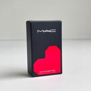 💹35✍️专柜版本
MAC最新官网款+膏体带品牌LOGO,管身LOGO印刷在中管,膏体对版对味✔️MAC新七夕口红两件套!内含:1.8g*2。色号:666#,683#。