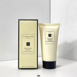 💹16✍️专柜版本
祖马龙护手霜50ml!味道:英国梨,海盐,牡丹,黑莓!