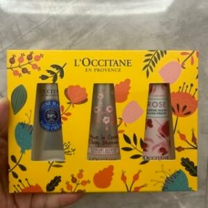 💹35✍️明通版本
欧舒丹护手霜三件套3×30ml.包含：乳木果30ml+樱花30ml+玫瑰30ml.配手提袋！