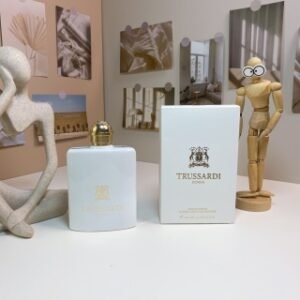💹55✍️专柜版本
杜鲁萨迪风华女士100ml
Trussardi Donna (2011), 2011
品牌：杜鲁萨迪
调香师：Nathalie Lorson
属性：女香
香调：花香东方调
前调：果香日本柚子柠檬
香调表Notes
中调：茉莉橙花莲花
后调：香草檀香木广藿香雪松