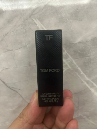 💹38✍️专柜版本
TF黑漆限定口红,现货两色,色号:16-100,可配中文标,需要下单备注