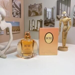 💹60✍️专柜版本
迪奥沙丘女士100ml
Dior Dune, 1991
品牌：迪奥
调香师：Nejla BarbirJean-Louis Sieuz...
属性：女香
香调：木质东方调
前调：巴西红木醛橘子香柠檬牡丹
中调：百合依兰桂竹香茉莉玫瑰
后调：琥珀檀香木安息香脂橡木苔香草
广藿香麝香