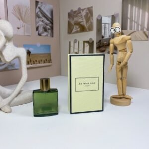 💹45✍️专柜版本
4489翡翠百里香30ml
祖马龙古董市集英伦限定系列-
Jo Malone Emerald Thyme Cologne, 2024
品牌：祖玛珑
属性：中性香
香调：芳香调
前调：柠檬尤加利
中调：百里香迷迭香
后调：橡木苔天竺葵