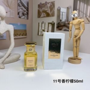 💹70✍️专柜版本
11号香柠檬50ml
娇兰艺术沙龙数字系列-
Guerlain Bergamote fantastico extrait 11, 2023
品牌：娇兰
调香师：Delphine JelkThierry Wasser
属性：中性香
香调：绿叶芳香调
气味：香柠檬苦橙叶愈创木琥珀