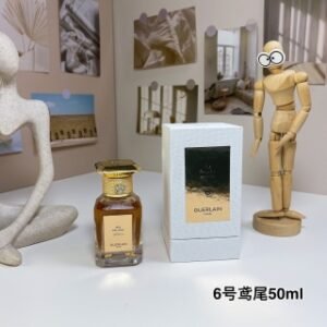 💹70✍️专柜版本,6号鸢尾50ml
娇兰艺术沙龙数字系列-
Guerlain Iris Pallida Extrait 6, 2023
品牌:娇兰
调香师:Delphine JelkThierry Wasser
属性:中性香
香调:花香调
香根鸢尾绒面革杏仁麝香檀香木