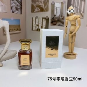 💹70✍️专柜版本
75号零陵香豆50ml
娇兰艺术沙龙数字系列-
Guerlain Tonka Sarrapia Extrait 75, 2023
品牌:娇兰
调香师:Delphine JelkThierry Wasser
属性:中性香
香调:东方调
气味:零陵香豆香豆素杏仁可可果
辛香料香草