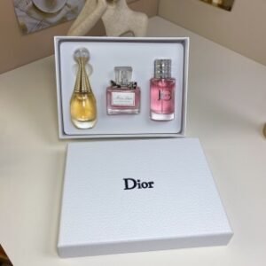 💹50✍️普通
迪奥悦之欢款中样三件套30ml*3个，带喷头，内含：真我，甜心，悦之欢