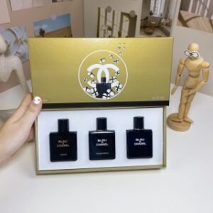 💹50✍️普通
香奈儿蔚蓝中样三件套30ml*3个，带喷头，内含：淡香蔚蓝，浓香蔚蓝，香精蔚蓝