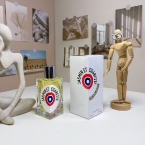 💹60✍️专柜版本
解放橘郡茉莉与香烟100ml
Etat Libre d'Orange Jasmin et Cigarette, 2006
品牌：解放橘郡
调香师：Antoine Maisondi.
属性：女香
香调：花香木质调
茉莉烟草姜黄杏麝香雪松
零陵香豆琥珀