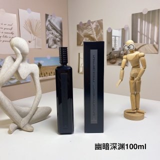 💹70✍️专柜版本
3792#幽暗深渊(深邃挽歌)100ml
芦丹氏摩天楼系列-
Serge Lutens De Profundis, 2011
品牌:芦丹氏
调香师:Christopher Shel.
属性:中性香
香调:花香调
气味:菊花绿叶紫罗兰土壤李子树焚香