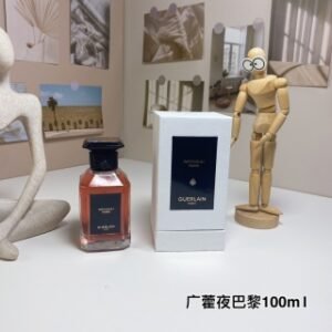 💹70✍️专柜版本
广藿夜巴黎100ml
娇兰艺术沙龙-
Guerlain Patchouli Paris, 2024
品牌:娇兰
调香师:Delphine Jelk
属性:中性香
香调:木质花香调
前调:醛
中调:鸢尾花
后调:广藿香香草龙涎香
