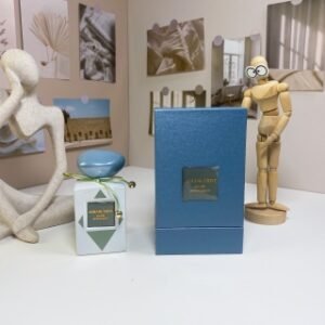 💹75✍️专柜版本
阿玛尼风格回旋100ml
Giorgio Armani Rondo Armaniano, 2023
品牌:阿玛尼
调香师:Anne Flipo
属性:中性香
香调:馥奇调
前调:薰衣草
中调:鼠尾草玫瑰
后调:檀香木麝香广藿香香草鸢尾花