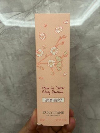 💹45✍️专柜版本
欧舒丹樱花护手霜150ml!