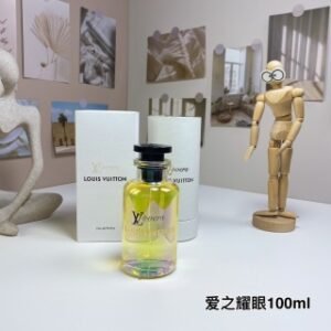 💹130✍️专柜版本
路易威登爱之耀眼100ml
Louis Vuitton Lovers, 2024
品牌：路易威登
调香师：Jacques Cavallie.
属性：中性香
香调：芳香木质调
气味：生姜雪松白松香檀香木
