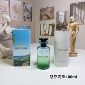 💹130✍️专柜版本
路易威登悠然海岸100ml
Louis Vuitton Pacific Chill, 2023
品牌:路易威登
属性:中性香
香调:果香芳香调
前调:橙子香橼柠檬薄荷黑加仑芫荽
中调:杏罗勒胡萝卜籽玫瑰
后调:大枣无花果黄葵