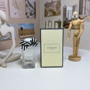 💹50✍️专柜版本
祖马龙绿杏仁与红醋栗限量版100ml
Jo Malone Green Almond Redcurrant, 2023
品牌：祖玛珑
属性：中性香
香调：果香芳香调
前调：柑橘红醋栗
中调：杏仁
后调：零陵香豆雪松