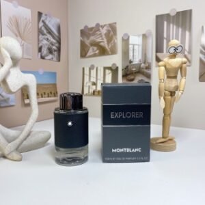 💹60✍️专柜版本
万宝龙探寻旅者（探索者）100ml
Montblanc Explorer, 2019
品牌：万宝龙
调香师：Antoine Maisondi.Olivier PescheuxJórdi Fernandez
属性：男香
香调：芳香木质调
前调：香柠檬粉红胡椒快乐鼠尾草
中调：香根草皮革
后调：降龙涎香醚亚基戛纳木广藿香
可可果