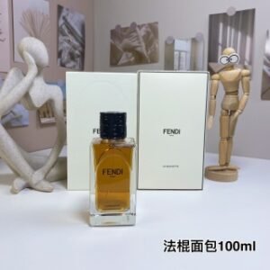 💹70✍️专柜版本
La Baguette 法棍面包
FENDI/芬迪高端高定香水100周年100ml