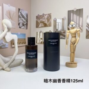 💹65✍️专柜版本
迪奥暗木幽香香精125ml
Dior Oud Ispahan Esprit De Parfum, 2024
品牌：迪奥
调香师：Francis Kurkdjian
属性：中性香
香调：花香调
前调：公丁香孜然
中调：玫瑰
后调：沉香（乌木）辛香料