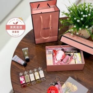 💹45✍️专柜版本
欧舒丹粉色礼盒八件套!内含:手霜+香水+挂件。