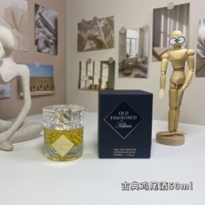 💹62✍️专柜版本
古典鸡尾酒50ml
克利安特调系列-
Kilian Old Fashioned, 2024
品牌：凯利安
调香师：Sidonie Lancess.
属性：中性香
香调：木质东方调
前调：小麦印蒿
中调：雪松不凋花
后调：安息香妥鲁香脂