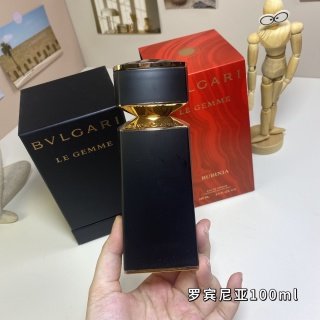 💹75✍️专柜版本
罗宾尼亚100ml
宝格丽珠宝世家系列-
Bvlgari Rubinia, 2018
品牌:宝格丽
调香师:Alberto Morillas
属性:女香
香调:木质东方调
前调:橘子
中调:古巴香脂檀香木橙花茉莉
后调:香草零陵香豆藏红花紫罗兰沉香(乌木)