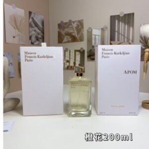 💹60✍️专柜版本
梵诗柯香橙花女士200ml
Maison Francis Kurkdjian APOM Pour Femme, 2009
品牌：梵诗柯香
调香师：Francis Kurkdjian
属性：女香
香调：花香调
气味：依兰橙花雪松 ml