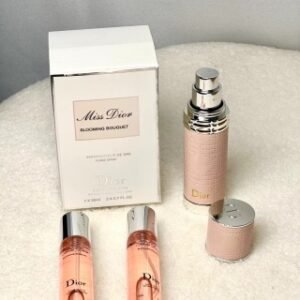 💹55✍️专柜版本
专柜版本，迪奥甜心香水20ml 旅行装三件套