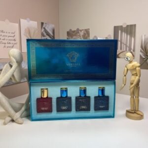 💹60✍️普通
范思哲爱神中样四件套30ml*4个，带喷头，内含：红色爱神，蓝色爱神，浓香爱神，香精爱神