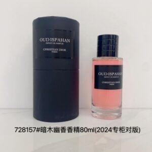 💹60✍️专柜版本
迪奥典藏香精版80ml！味道：728157暗木幽香，395540幸运风铃，727365特拉法加香精，628541蒙田沙龙，695336琥珀幽香。
迪奥典藏香精版125ml！味道：2541蒙田沙龙。