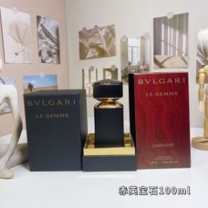 💹75✍️专柜版本
赤英宝石100ml
宝格丽珠宝世家系列-
Bvlgari Garanat, 2016
品牌:宝格丽
调香师:Jacques Cavallie.
属性:男香
香调:花香东方调
气味:玫瑰焚香