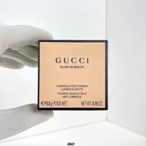 💹25✍️专柜版本
GUCCI古驰腮红5.5g🔜8色:01#-02#-03#-04#-05#-06#-07#-09#。古驰倾慕星动腮红5.5g,Gucci复古星星限定晒红疯狂心动gucci古驰复古星星限定腮红!
#01心动玫瑰
#02倾慕嫩杏
#03灿烂星粉
#04灵动蜜桃
#05干枯玫瑰
#06微醺浆果
#07浪漫樱粉
#09冰透梅子