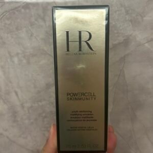 💹32✍️专柜版本
新版HR赫莲娜绿宝瓶乳液75ml，HR赫莲娜绿宝瓶青春乳液新版75ml 绿宝瓶乳液更佳偏爱油皮和混油皮一些，肤感清爽哑光、由内而外专业调理油皮根源成因，重塑肌肤屏障，有效改善”面部油光+痘痘黑头+毛孔粗糙“等问题，令肌肤更清爽更平滑，夏季油皮混油皮护肤不可或缺的宝藏产品！