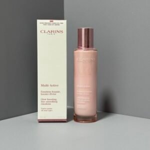 💹55✍️专柜版本
娇韵诗青春赋活少女乳100ml！娇韵诗全新升级版“少女”乳液肌肤充满电“细嫩透出光，强化肌肤屏障，减少水分流失，对抗皮肤熬夜带来的压力粗糙暗黄，保湿。