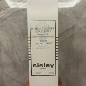 💹75✍️明通版本
sisley希思黎花香润肤水250ML.对版对味.新日期.市场质量.非流通货.供平台.可配中文标.需要下单备注!