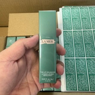 💹45✍️明通版本
海蓝之谜唇蜜 正品质量 对香对色 打50件 件400支 配中文标 现货供应