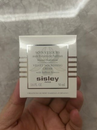 💹75✍️明通版本
希思黎藏红花丝绒柔肤霜面霜50ml,市场独家,非流通货,供平台,可配中文标,需要下单备注!