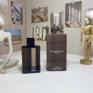 💹65✍️专柜版本
巴宝莉伦敦男士(新伦敦)100ml
Burberry London for Men, 2006
品牌:博柏利
调香师:Antoine Maisondi.
属性:男香
香调:辛辣东方调
前调:肉桂薰衣草香柠檬
中调:皮革含羞草
后调:烟草红没药愈创木橡木苔