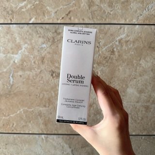 💹65✍️明通版本 白盒版
娇韵诗双萃精华小胖子50ml🔜0407209编码!细节对版,不漏油一步阀。
娇韵诗双萃精华小胖子50ml 👧脸蛋一夜回春|精华篇简装白盒娇韵诗小胖子双萃精华小胖子设计略带点可爱 新版是没有盖子的按钮可根据用量旋转调节,精华也依然是水油分离的,新版成分也有升级,维稳抗老,祛黄提亮yyds!!