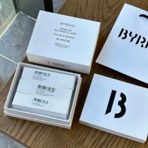 💹75✍️专柜版本,三件套
⚠️2025年新包装,百瑞德护手霜三件套*3×30ml,内含味道:
1⃣️无人之境ROSEOFNOMAN'SLAND
2⃣️纯真少年BLANCHE
3⃣️莫哈维之影 MOJAVEGHOST