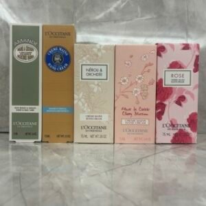 💹28✍️明通版本
欧舒丹护手霜75ml!味道:乳木果,杏仁甜扁桃,樱花,玫瑰,橙花。