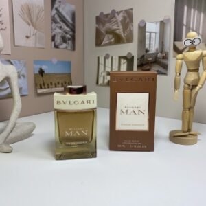 💹60✍️专柜版本
宝格丽绅士系列-温煦之地100ml
Bvlgari Man Terrae Essence, 2021
品牌：宝格丽
调香师：Alberto Morillas
属性：男香
香调：木质调
前调：香橼卡拉曼西
中调：香根草鸢尾根
后调：土壤气息安息香