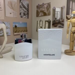 💹55✍️专柜版本
万宝龙灵动传奇100ml
Montblanc Legend Spirit, 2016
品牌：万宝龙
属性：男香
香调：芳香木质调
前调：葡萄柚香柠檬粉红胡椒
中调：水薰衣草小豆蔻
后调：麝香木质香开司米木橡木苔