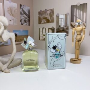 💹75✍️专柜版本
莫杰绿色玩美小姐淡香水100ml
Marc Jacobs Perfect Eau de Toilette, 2022
品牌:莫杰
属性:女香
香调:花香调
前调:粉红胡椒蓼属
中调:水仙花
后调:雪松